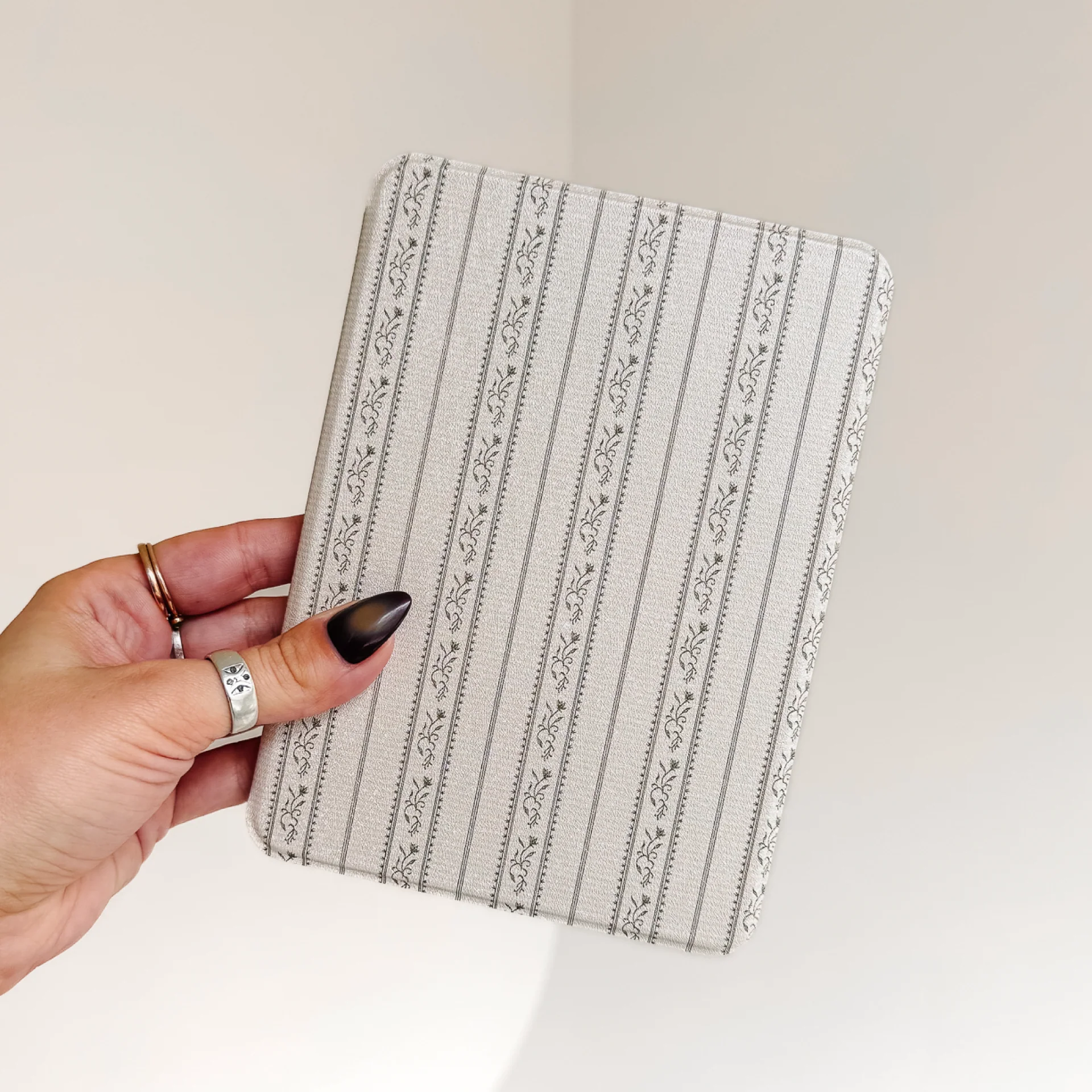 Edelweiss • Kindle Case - Image 3